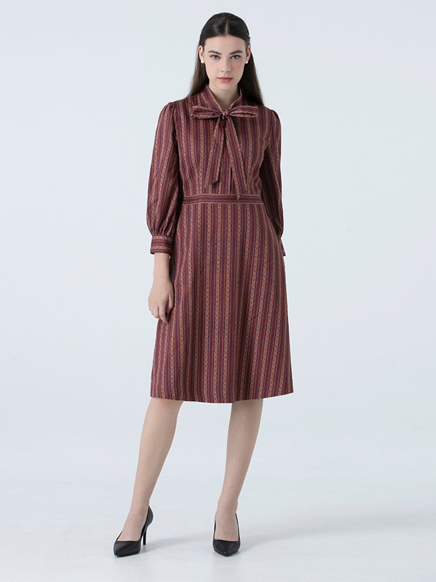 DAKS ชุดเดรส ผู้หญิง แขนยาว ทรง Regular Fit สีแดงเข้ม