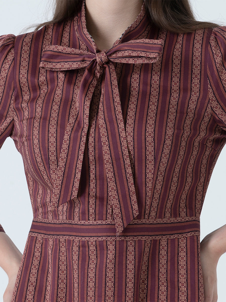 DAKS ชุดเดรส ผู้หญิง แขนยาว ทรง Regular Fit สีแดงเข้ม