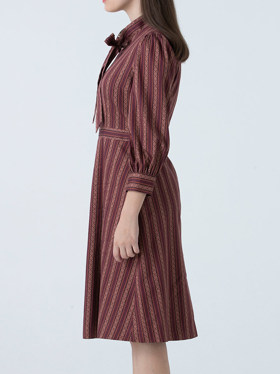 DAKS ชุดเดรส ผู้หญิง แขนยาว ทรง Regular Fit สีแดงเข้ม